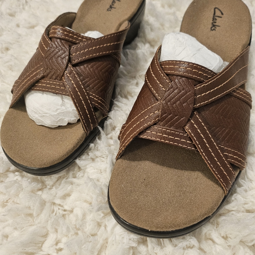 Clark Sandals - Picture 2 of 3